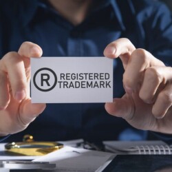 نموذج عقد استخدام علامة تجارية‎
